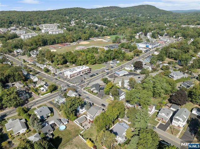 15 Linda Vista Avenue, North Haledon, NJ 07508