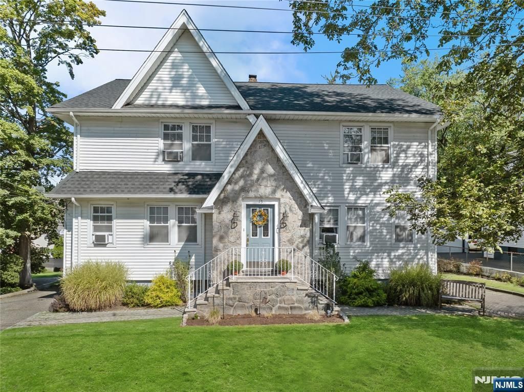 15 Linda Vista Avenue, North Haledon, NJ 07508