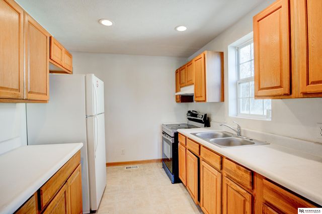 3866 N 65th Street, Omaha, NE 68104