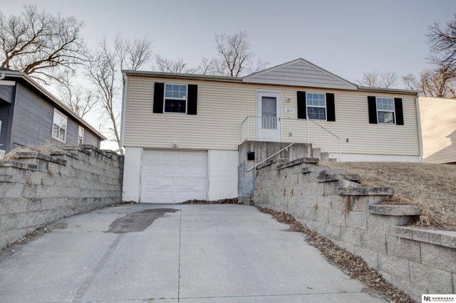 3866 N 65th Street, Omaha, NE 68104