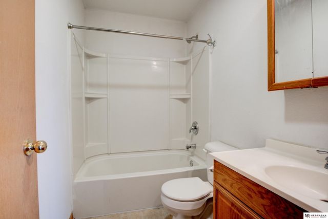 3866 N 65th Street, Omaha, NE 68104