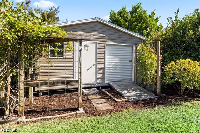 6711 Matt Pledger CT, North Fort Myers, FL 33917
