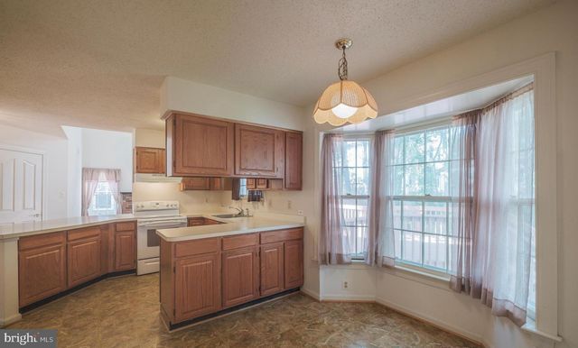 14342 BROOKMERE DR, Centreville, VA 20120
