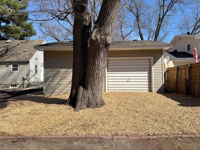 8032 Sunnyside Road, Mounds View, MN 55112