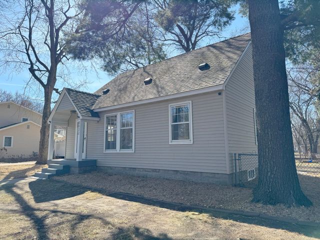 8032 Sunnyside Road, Mounds View, MN 55112