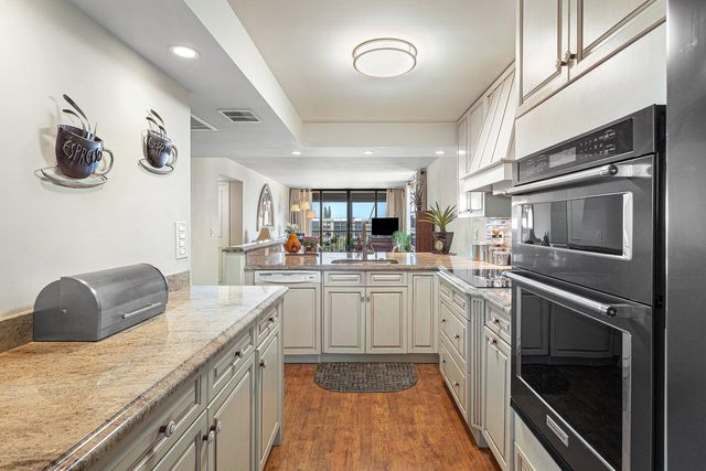 17 ROYAL PALM Way 6060, Boca Raton, FL 33432