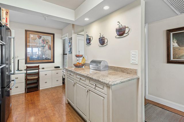 17 ROYAL PALM Way 6060, Boca Raton, FL 33432
