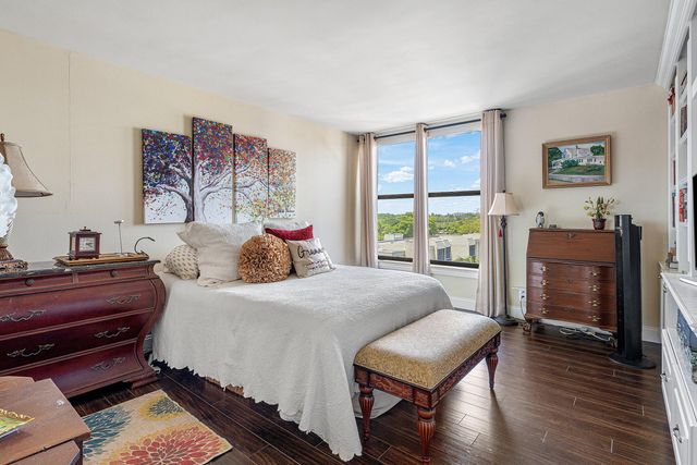 17 ROYAL PALM Way 6060, Boca Raton, FL 33432
