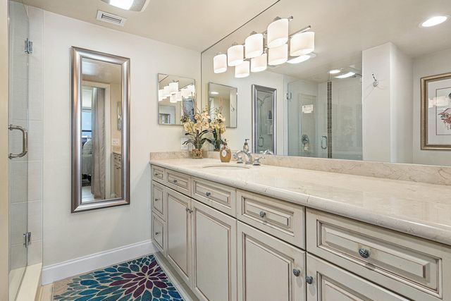 17 ROYAL PALM Way 6060, Boca Raton, FL 33432