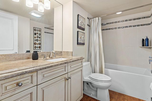 17 ROYAL PALM Way 6060, Boca Raton, FL 33432