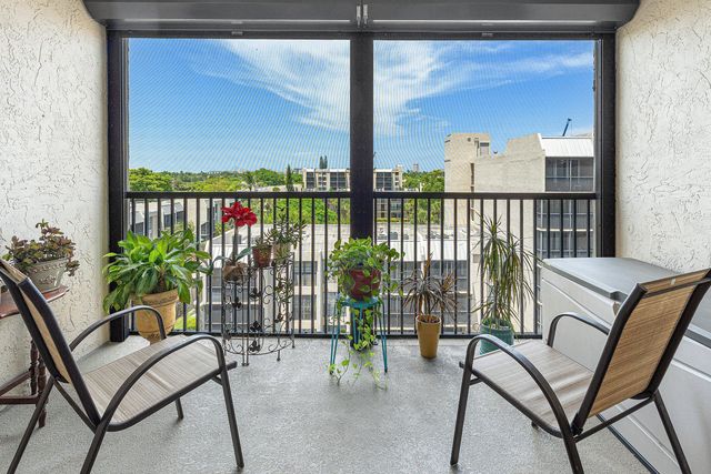 17 ROYAL PALM Way 6060, Boca Raton, FL 33432