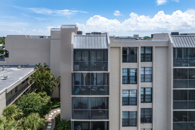 17 ROYAL PALM Way 6060, Boca Raton, FL 33432