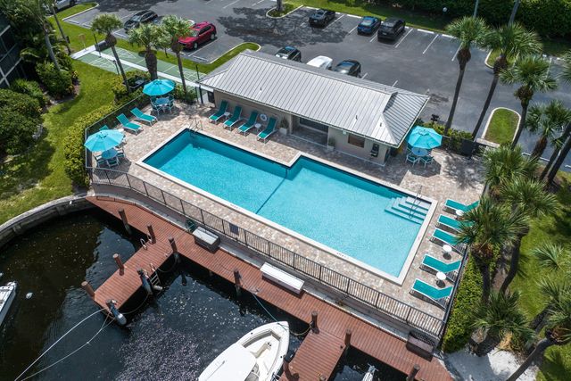 17 ROYAL PALM Way 6060, Boca Raton, FL 33432