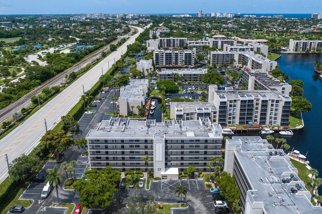 17 ROYAL PALM Way 6060, Boca Raton, FL 33432