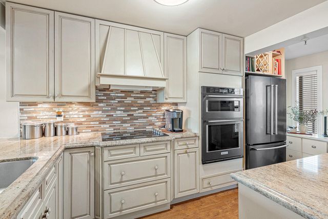 17 ROYAL PALM Way 6060, Boca Raton, FL 33432