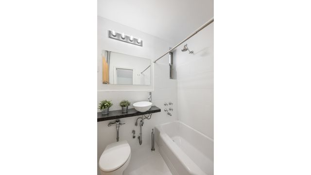 321 E 89th St Apt 3E, New York City, NY 10128