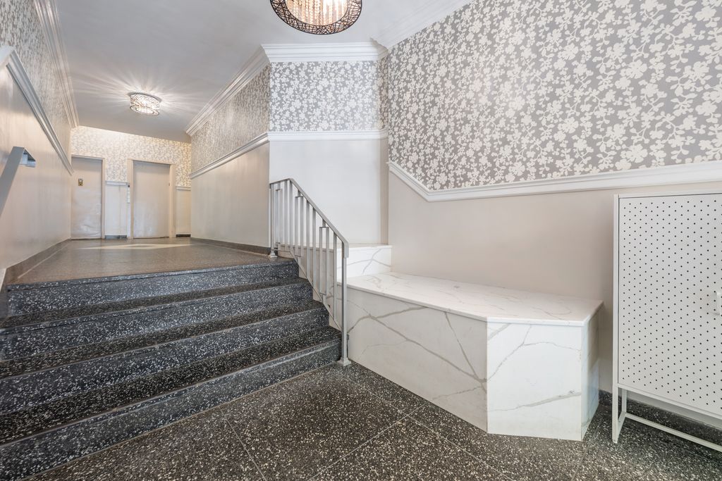 321 E 89th St Apt 3E, New York City, NY 10128