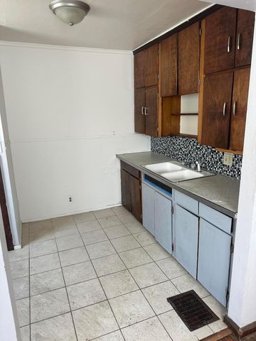 1988 E 5th Avenue, Columbus, OH 43219