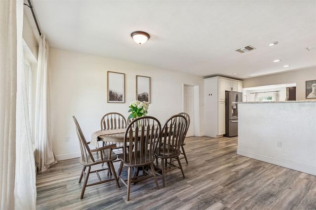 10224 N OAKLEAF AVENUE, Tampa, FL 33612