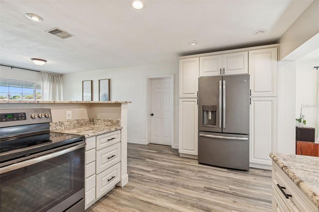 10224 N OAKLEAF AVENUE, Tampa, FL 33612