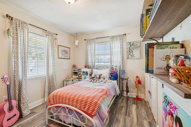 10224 N OAKLEAF AVENUE, Tampa, FL 33612