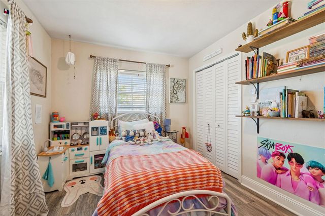 10224 N OAKLEAF AVENUE, Tampa, FL 33612