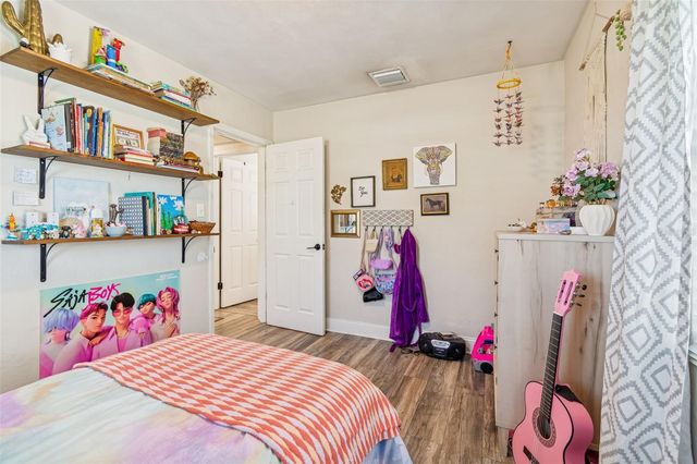 10224 N OAKLEAF AVENUE, Tampa, FL 33612