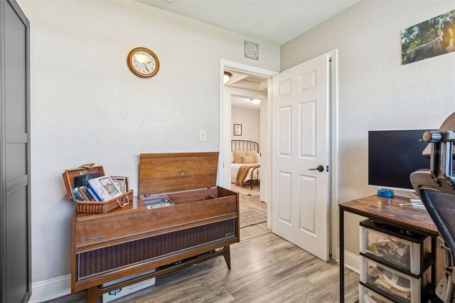 10224 N OAKLEAF AVENUE, Tampa, FL 33612