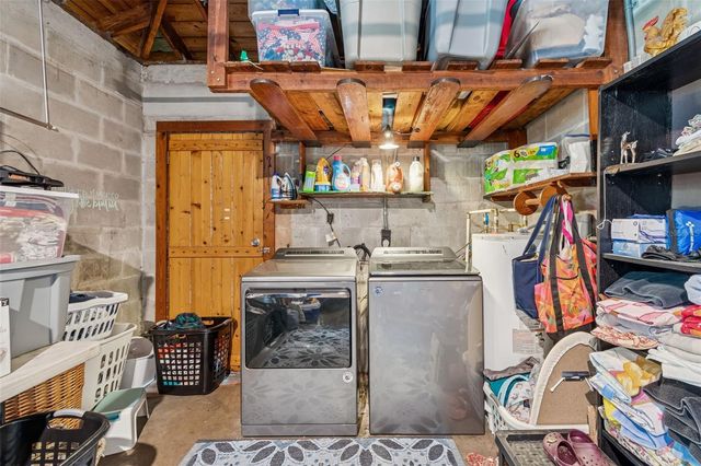 10224 N OAKLEAF AVENUE, Tampa, FL 33612