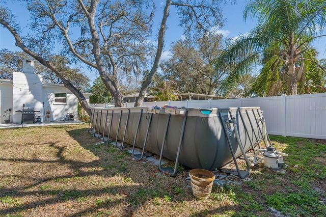 10224 N OAKLEAF AVENUE, Tampa, FL 33612