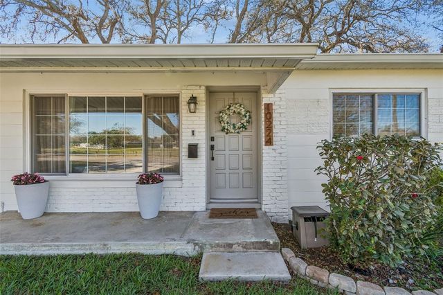 10224 N OAKLEAF AVENUE, Tampa, FL 33612