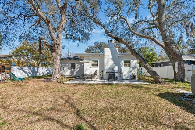 10224 N OAKLEAF AVENUE, Tampa, FL 33612