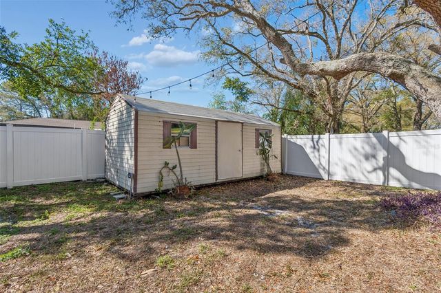 10224 N OAKLEAF AVENUE, Tampa, FL 33612