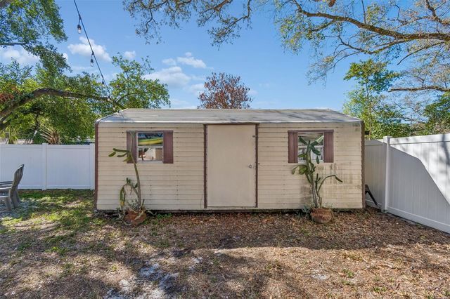 10224 N OAKLEAF AVENUE, Tampa, FL 33612