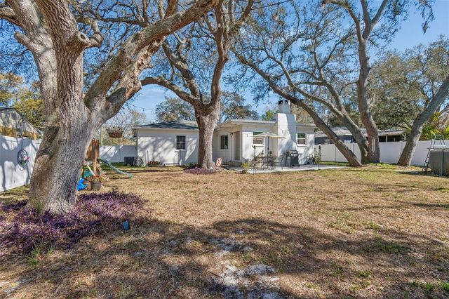 10224 N OAKLEAF AVENUE, Tampa, FL 33612