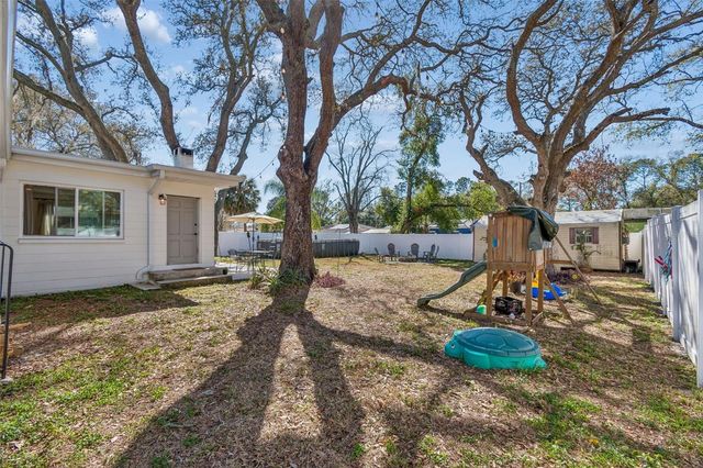 10224 N OAKLEAF AVENUE, Tampa, FL 33612