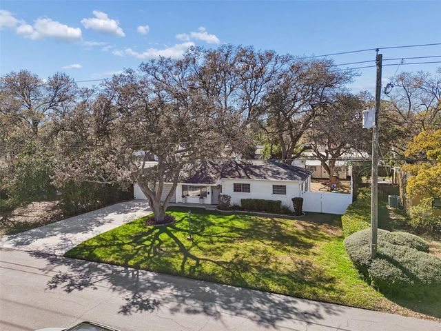 10224 N OAKLEAF AVENUE, Tampa, FL 33612