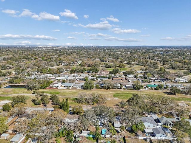 10224 N OAKLEAF AVENUE, Tampa, FL 33612