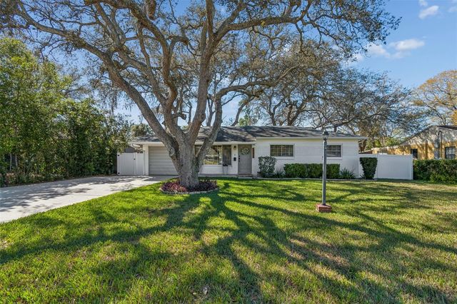 10224 N OAKLEAF AVENUE, Tampa, FL 33612