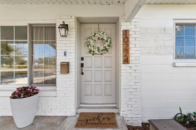 10224 N OAKLEAF AVENUE, Tampa, FL 33612