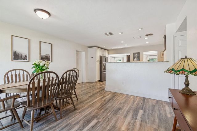 10224 N OAKLEAF AVENUE, Tampa, FL 33612