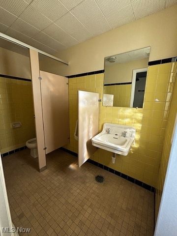 29436 Euclid Avenue Down, Wickliffe, OH 44092