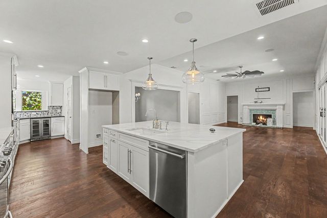 6812 Summer Meadow Lane, Dallas, TX 75252