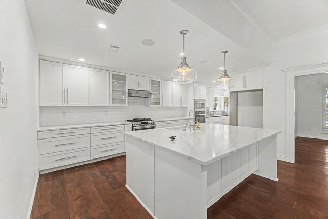 6812 Summer Meadow Lane, Dallas, TX 75252