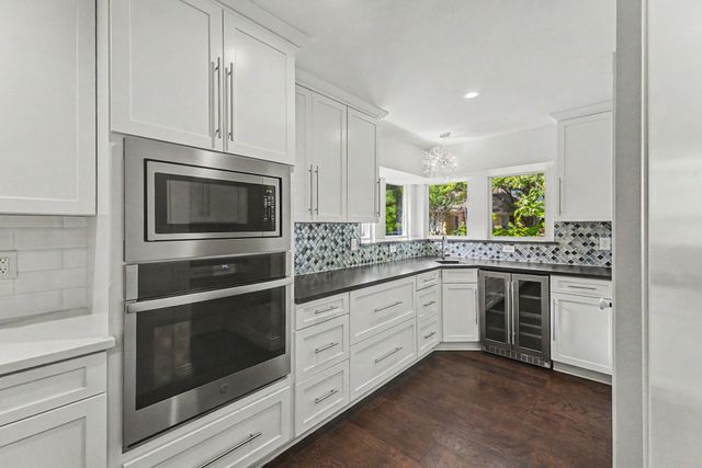 6812 Summer Meadow Lane, Dallas, TX 75252