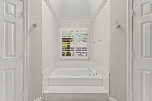 6812 Summer Meadow Lane, Dallas, TX 75252