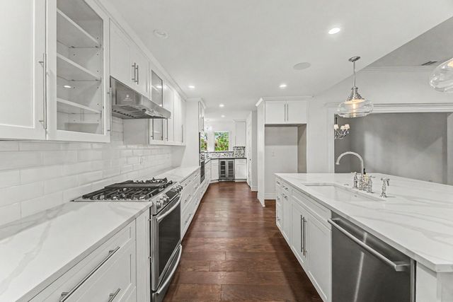 6812 Summer Meadow Lane, Dallas, TX 75252