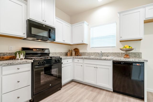 4122-4126 E Kaweah, Visalia, CA 93292