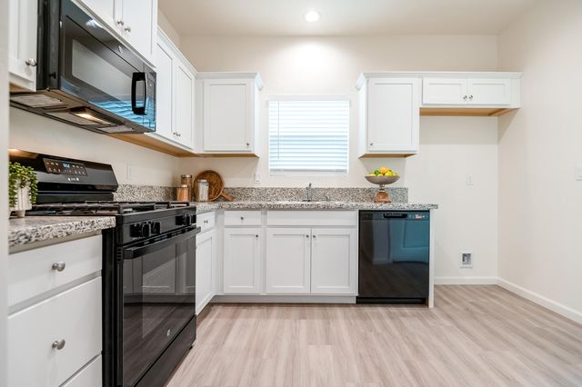 4122-4126 E Kaweah, Visalia, CA 93292