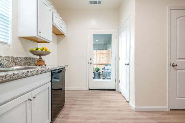 4122-4126 E Kaweah, Visalia, CA 93292